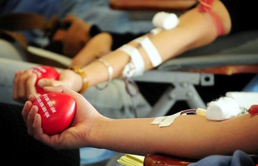 Cần thực hiện kế hoạch và chương trình hiến máu để đảm bảo cung cấp đủ cho bệnh nhân
