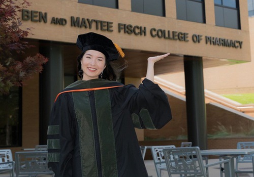 Du học sinh Việt tốt nghiệp thủ khoa trường ĐH chuyên ngành Dược tại Mỹ