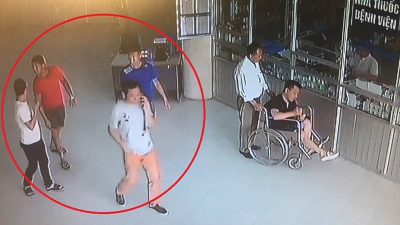 4 côn đồ xăm trổ xông vào Bệnh viện Thể thao Việt Nam đòi “xử” lãnh đạo