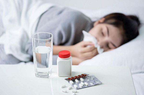 Trong tủ thuốc gia đình nên dự trữ sẵn thuốc trị cảm cúm